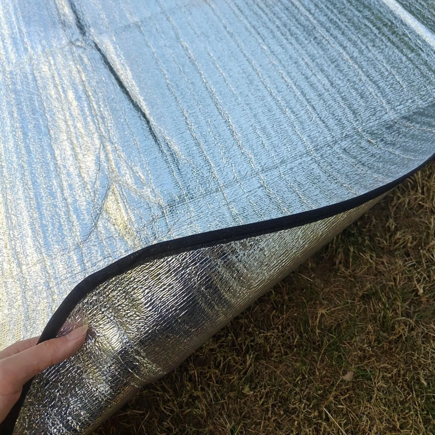 Aluminum Foil Hexagon Camping Mat Foam Foil Blanket for Camping Foam Pad Insulating Foil Mat Sleeping Tent Pad Thermal Aluminum Camping mat for Reflecting Heat with Carrying Bag