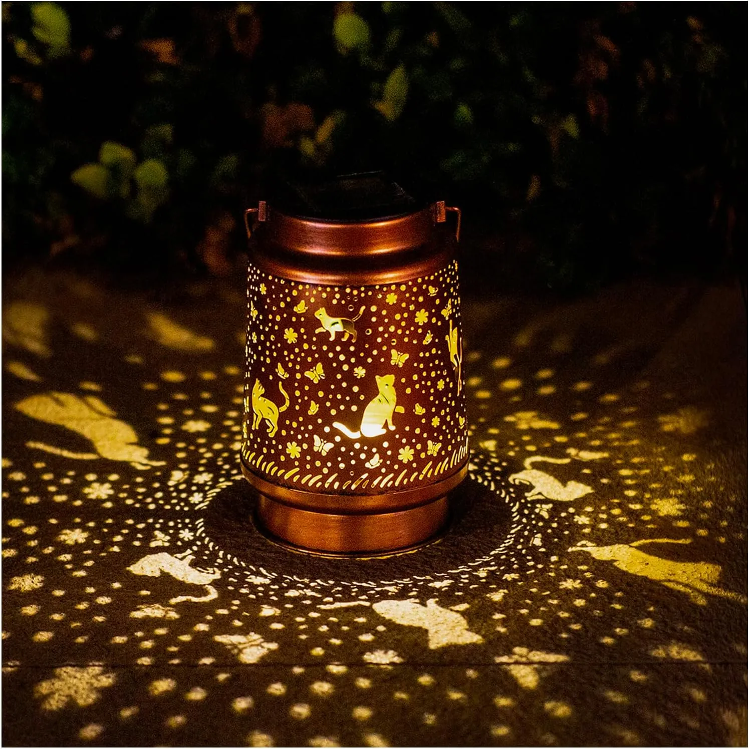 Cat Solar Lanterns Outdoor Waterproof Hanging Solar Lights Cat Gifts for Women Men Metal Decorative LED Lanterns for Yard, Patio, Lawn, Tabletop, Pathway, Landscape, Garden Decor, Cat Lovers Gifts