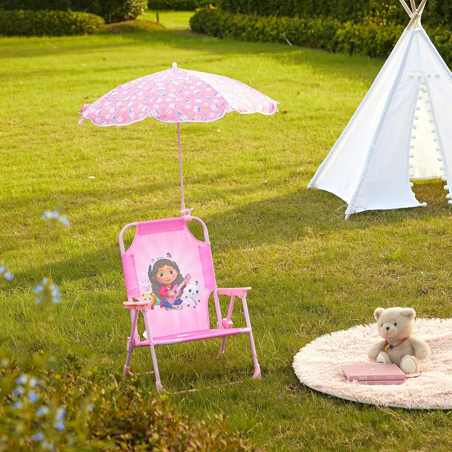 Idea Nuova Gabby’s Dollhouse Kids Folding Beach Chair with Umbrella, Outdoor Chair for Girls Ages 3 ,Portable, Lightweight, UV Protection - Patio, Pool, Beach Travel Accessory