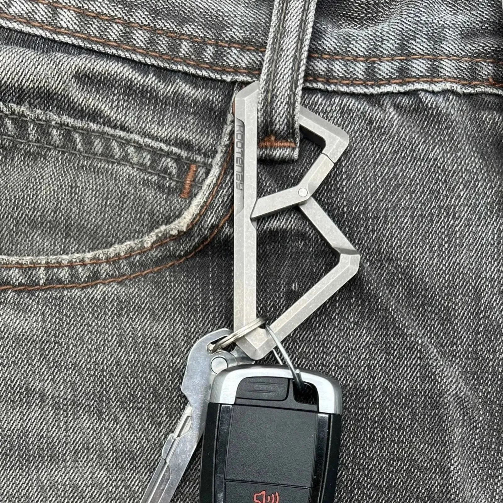 Kootenay Titanium Carabiner With Back Clip