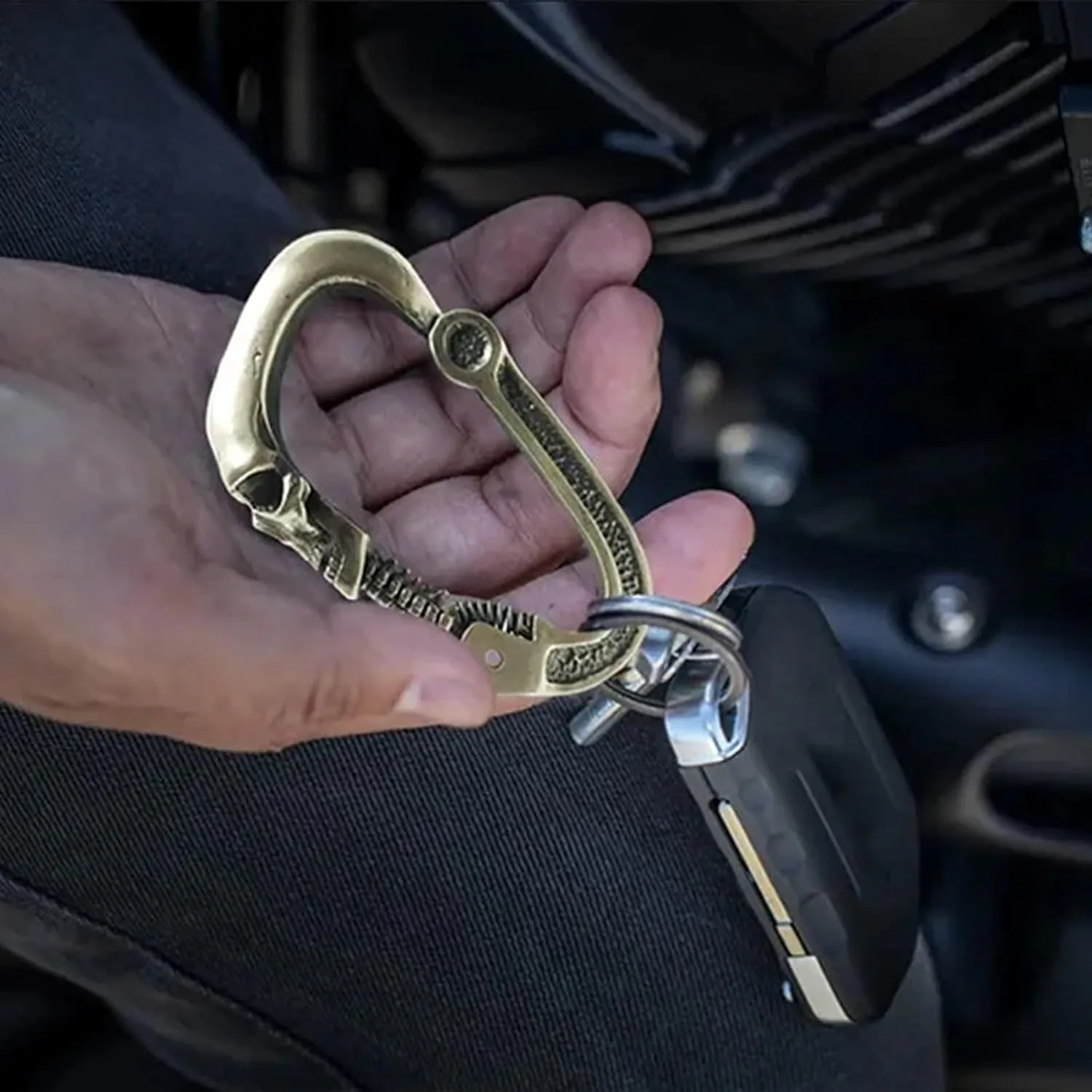 Novel Skull Carabiner with Articulated Cervical Column Clasp,Stainless Steel Heavy Metal Skull Key Chain, Skull Keychain,Carabiner Heavy Duty